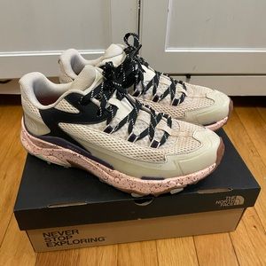 North face light trail sneaker